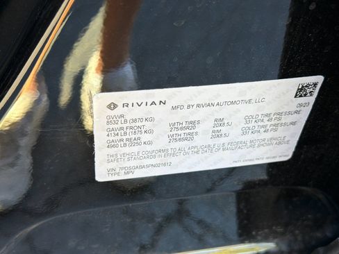 Used 2023 Rivian R1S Adventure AWD/4WD image 29