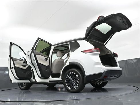 Used 2025 Nissan Rogue SL w/ Tech Package image 50