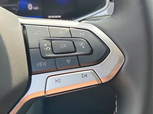Certified 2025 Volkswagen Taos SE image 20
