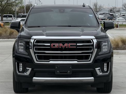 Used 2022 GMC Yukon XL SLT w/ SLT Premium Package image 6