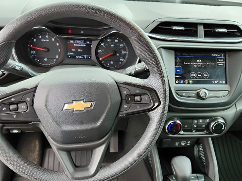 Used 2023 Chevrolet TrailBlazer LT FWD image 13