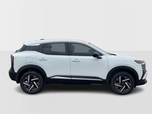 New 2026 Nissan Kicks SV image 8