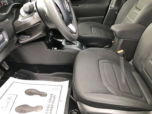 Used 2021 Jeep Renegade Latitude image 18