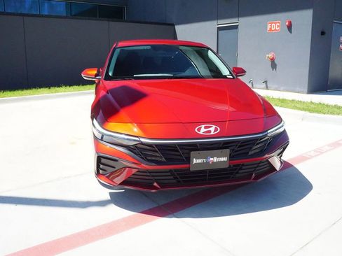 New 2025 Hyundai Elantra Blue image 2