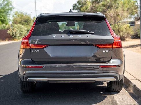 Used 2025 Volvo V60 B5 Cross Country Plus AWD/4WD image 4