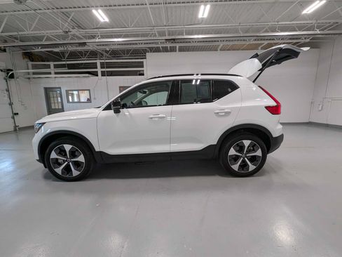 Used 2025 Volvo XC40 B5 Plus w/ Protection Package Premier AWD/4WD image 12
