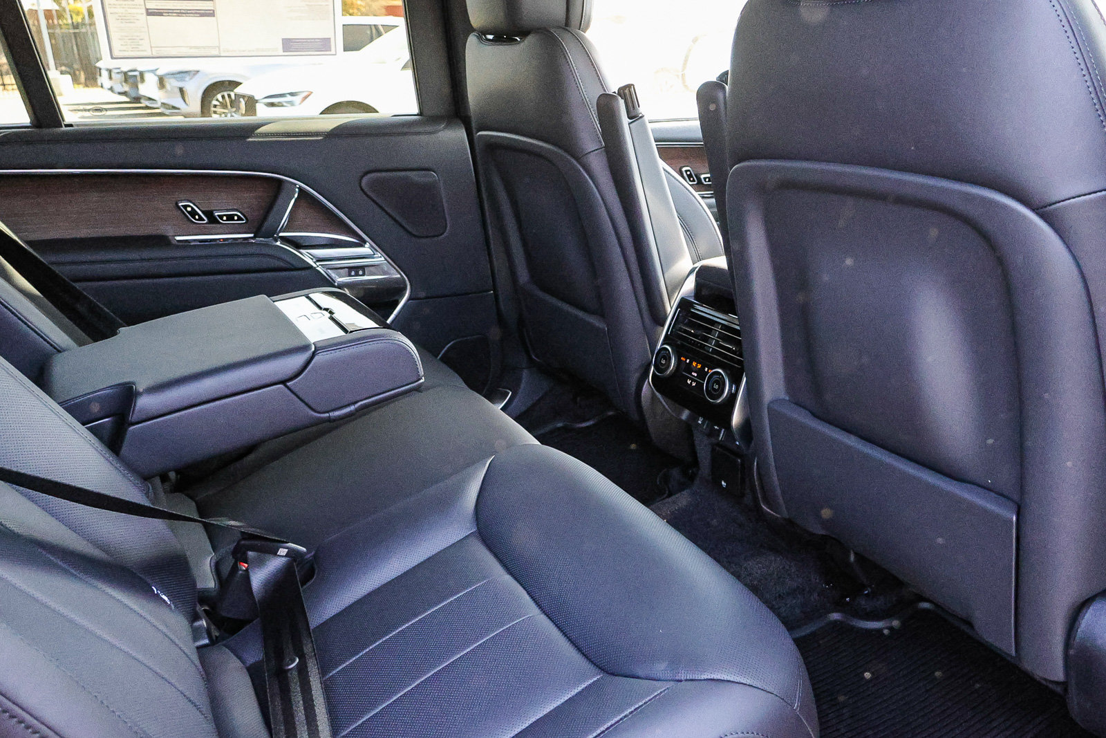 New 2026 Land Rover Range Rover Long Wheelbase SE AWD/4WD image 16