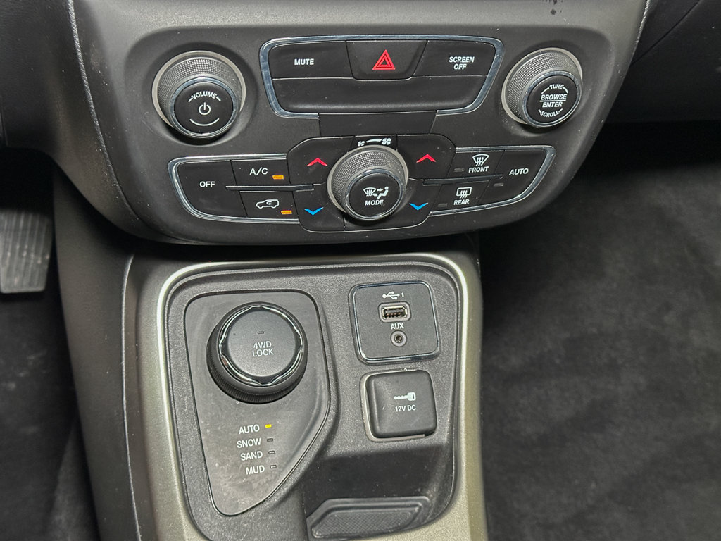Used 2019 Jeep Compass Latitude w/ Popular Equipment Group AWD/4WD image 28