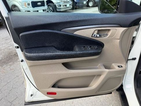 Used 2017 Honda Pilot EX image 16