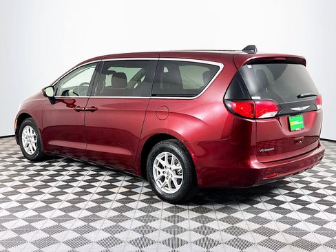 Used 2022 Chrysler Voyager LX image 6