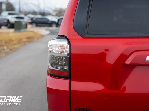 Used 2022 Toyota 4Runner SR5 Premium image 12