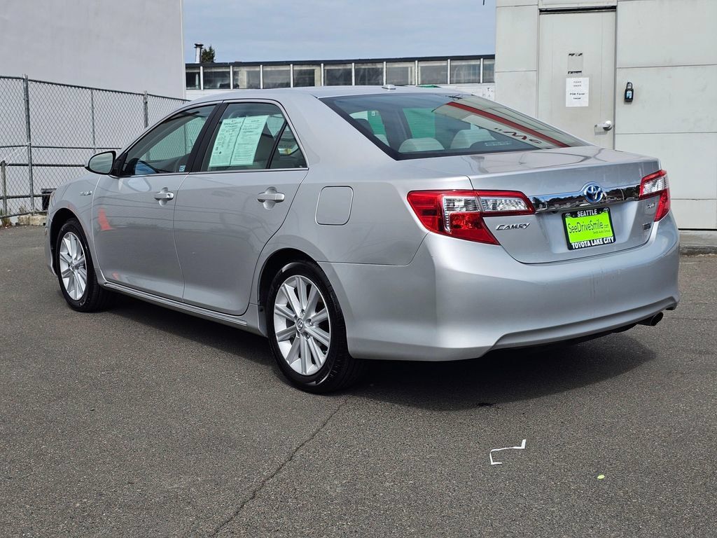 Used 2014 Toyota Camry XLE w/ Leather Package FWD image 5