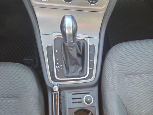 Used 2016 Volkswagen Golf S FWD image 17