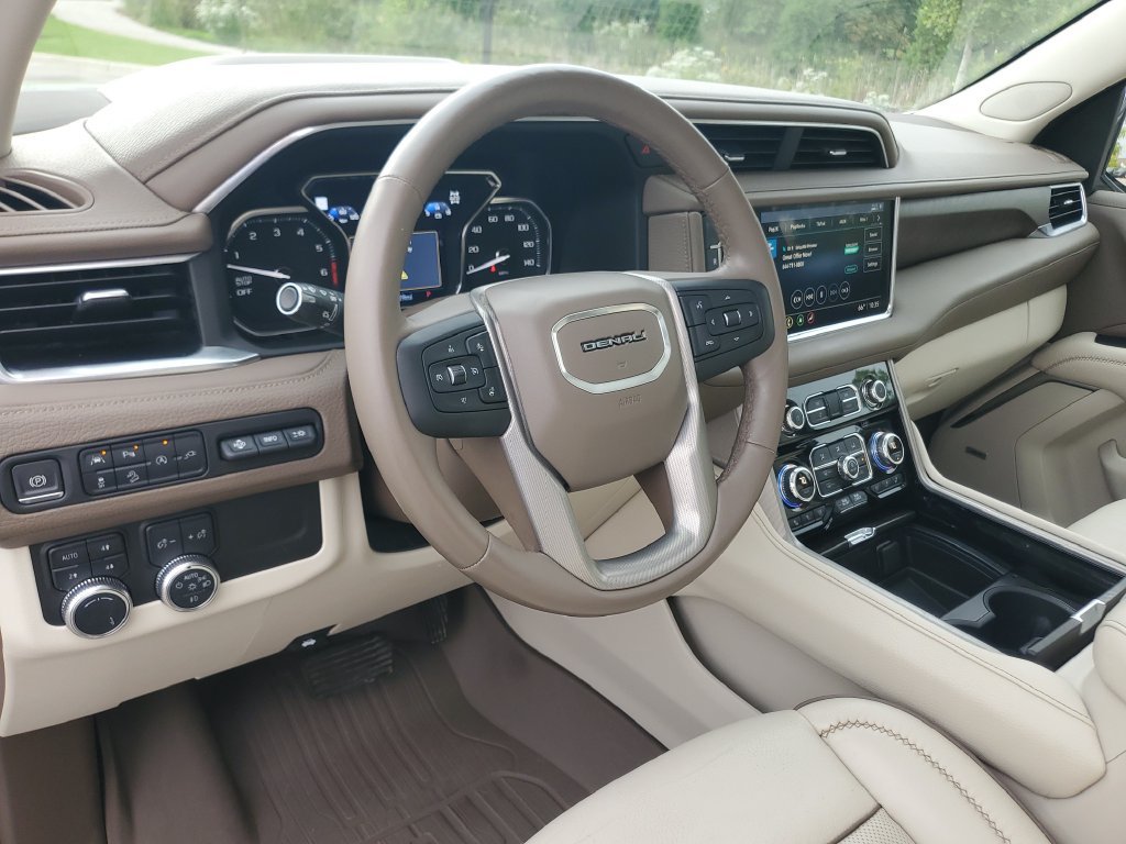 Used 2021 GMC Yukon XL Denali w/ Denali Premium Package AWD/4WD image 14