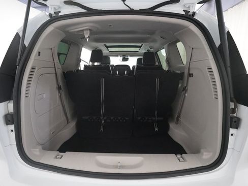Used 2022 Chrysler Pacifica Limited FWD image 10