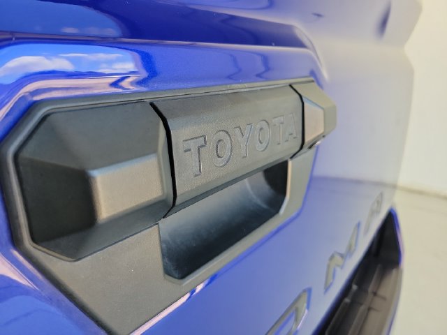 Used 2025 Toyota Tacoma SR5 AWD/4WD image 8
