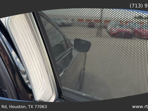 Used 2020 BMW 750i xDrive w/ Executive Package image 34