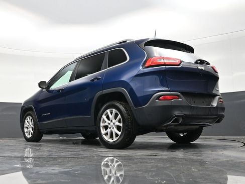 Used 2018 Jeep Cherokee Latitude Plus w/ Cold Weather Group image 21
