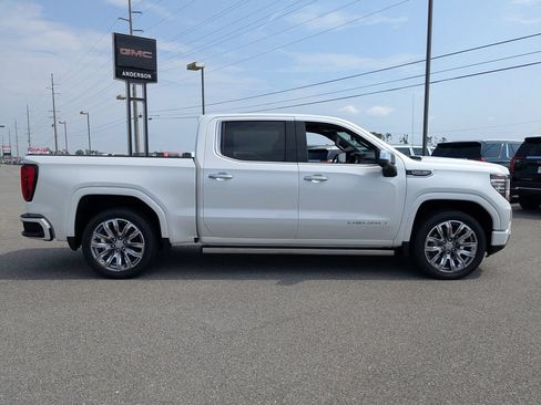 Used 2022 GMC Sierra 1500 Denali w/ Denali Reserve Package AWD/4WD image 3