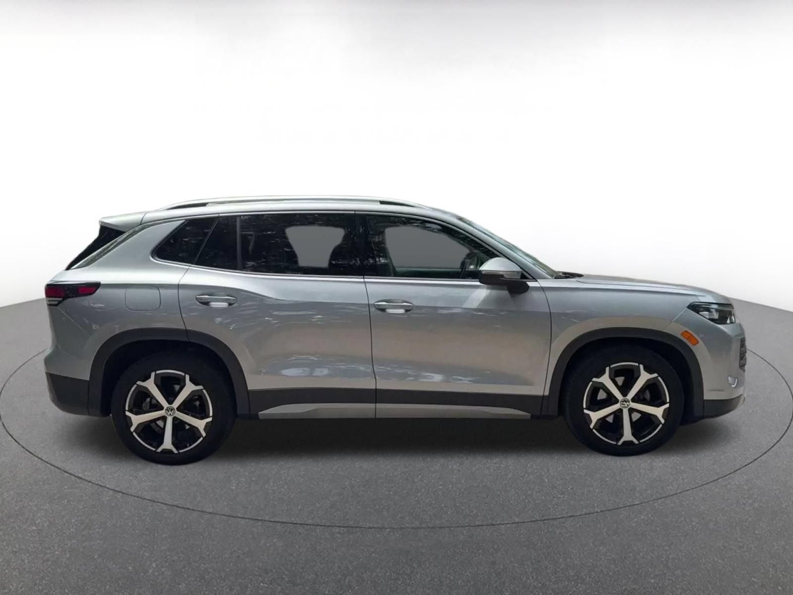 Used 2026 Volkswagen Tiguan SE FWD image 16