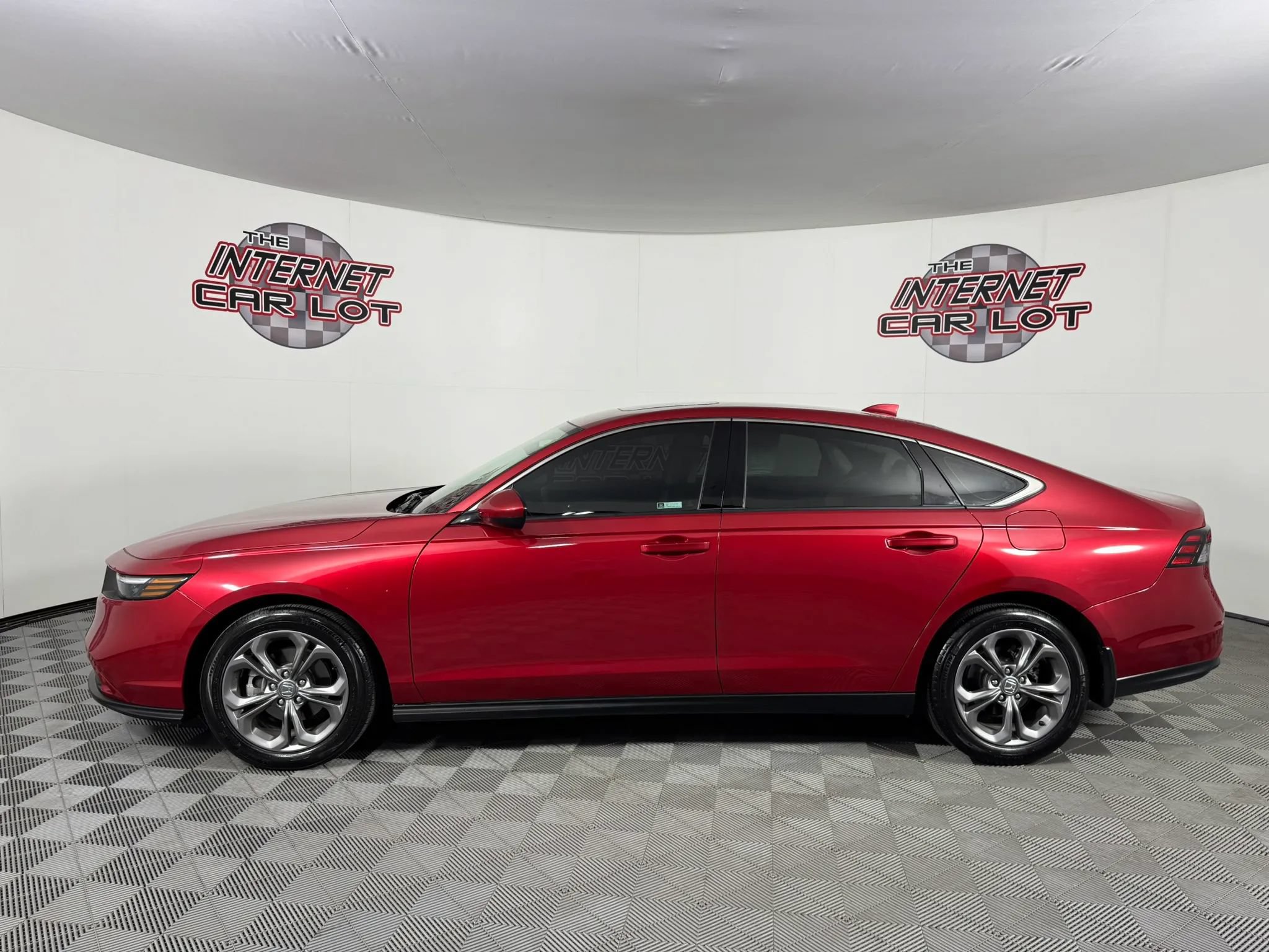 Used 2024 Honda Accord EX image 4