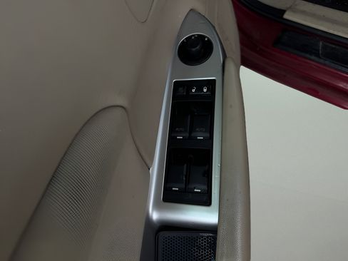 Used 2011 Chrysler 200 Touring FWD image 12