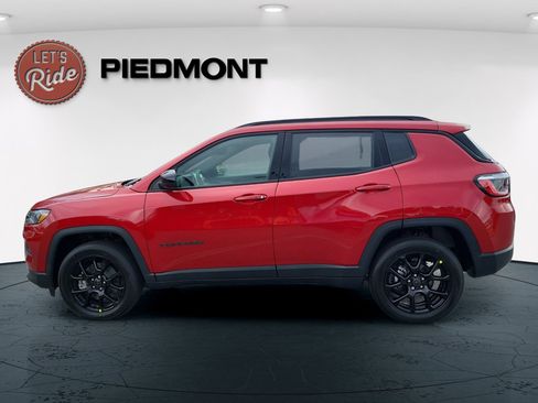 New 2026 Jeep Compass Latitude image 9