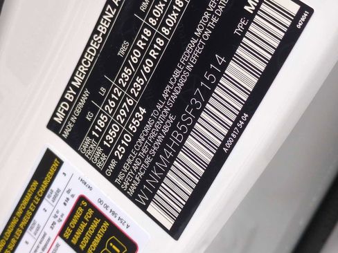 Used 2025 Mercedes-Benz GLC 300 4MATIC image 35