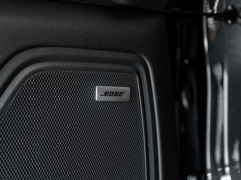 Certified 2025 Porsche Macan AWD/4WD image 15