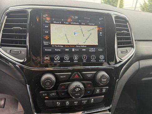 Used 2021 Jeep Grand Cherokee Laredo X AWD/4WD image 15