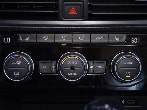 Used 2023 Volkswagen Jetta SE FWD image 16