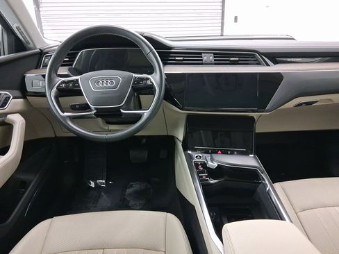 Used 2022 Audi e-tron Premium Plus image 4
