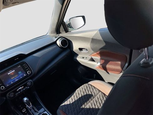 Used 2021 Nissan Kicks SR image 21