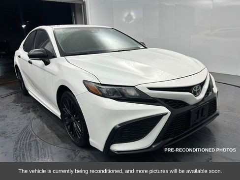 Used 2022 Toyota Camry SE image 8