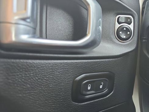 Used 2024 Jeep Wrangler Unlimited Sahara AWD/4WD image 30