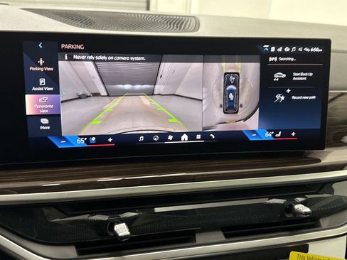 Used 2025 BMW X7 xDrive40i w/ Premium Package image 26