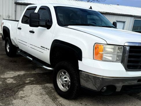Used 2009 GMC Sierra 2500 SLE w/ Convenience Package image 3