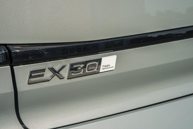 Certified 2025 Volvo EX30 Plus w/ Protection Package Premier AWD/4WD image 8