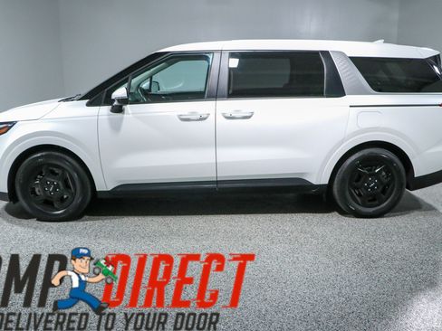 Used 2025 Kia Carnival FWD image 10