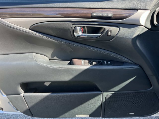 Used 2014 Lexus LS 460 w/ Comfort Package RWD image 29