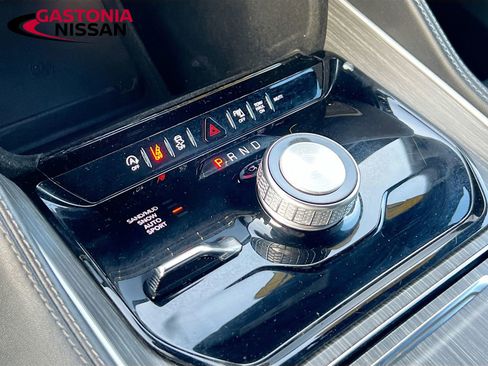 Used 2024 Jeep Wagoneer Series II w/ Flexible Seating Group image 22