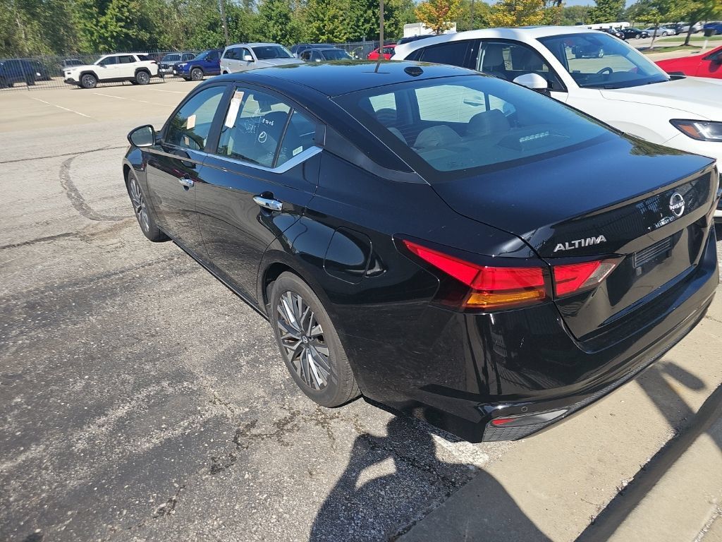 Used 2025 Nissan Altima 2.5 SV FWD image 7