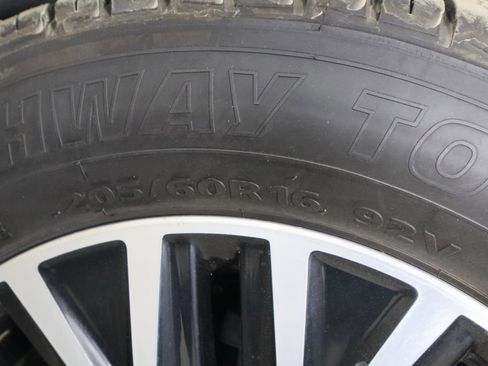 Used 2019 Volkswagen Jetta SE w/ Cold Weather Package image 39