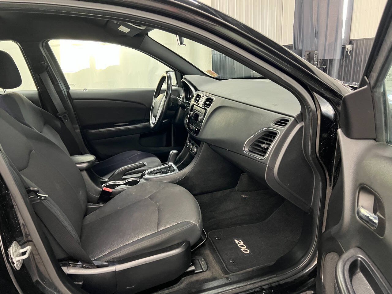 Used 2013 Chrysler 200 Touring FWD image 11