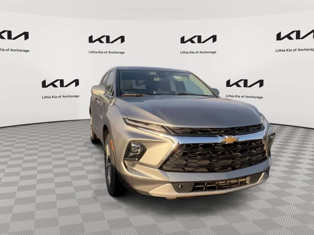 Used 2025 Chevrolet Blazer LT AWD/4WD image 3