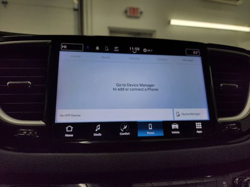 Used 2024 Chrysler Pacifica Touring-L image 48