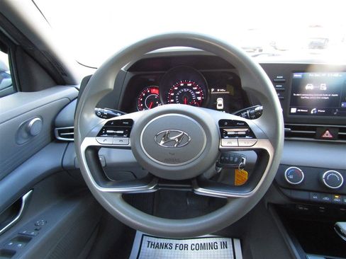 Used 2021 Hyundai Elantra SE image 22