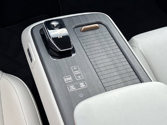 Certified 2024 Nissan Ariya AWD image 17