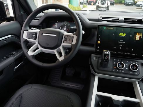 Used 2026 Land Rover Defender 110 X-Dynamic SE AWD/4WD image 14