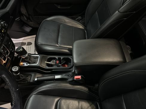 Used 2021 Jeep Wrangler Unlimited Sahara AWD/4WD image 38